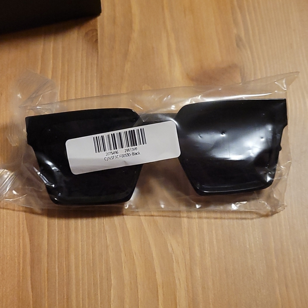 Sunglasses - Picture 3 of 6